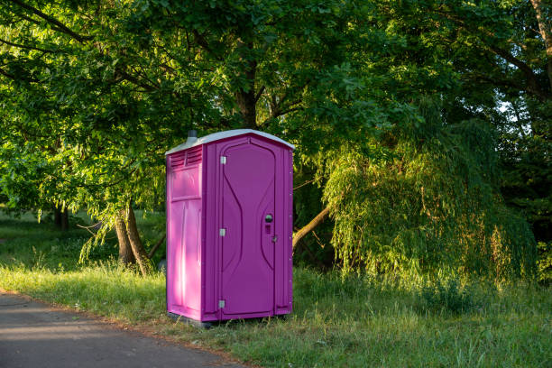 Best Portable restroom trailer rental  in Gonzalez, FL